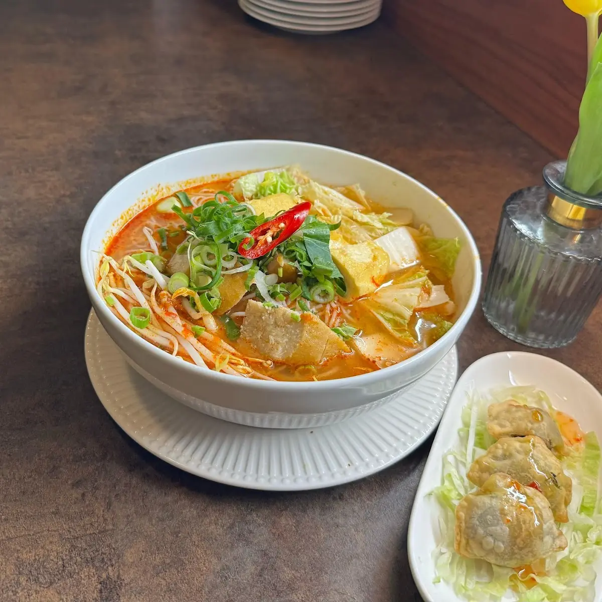 Bún Riêu Reisnudelsuppe Mit Tofu Und Meeresvrüchte