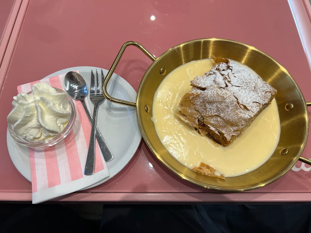 Apfelstrudel In Vanillesauce