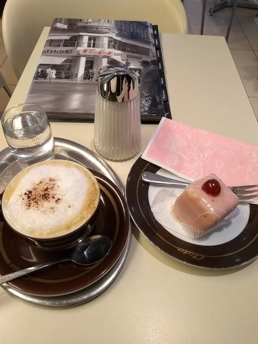 Melange Und Punschkrapfen
