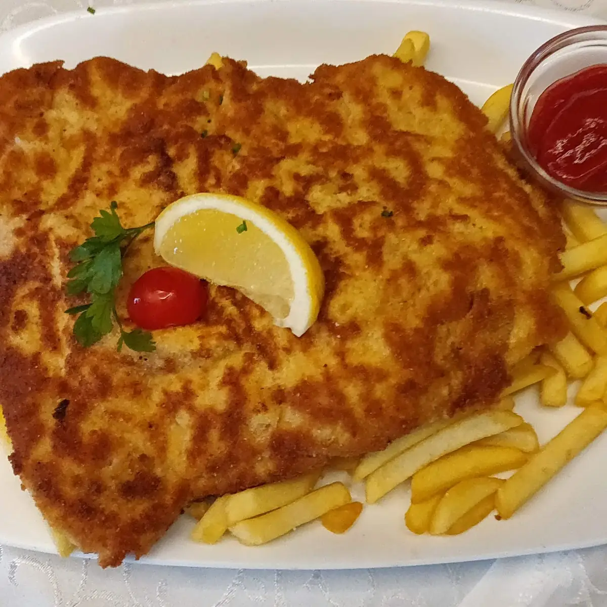 Schnitzel Vom Schwein Mit Pommes, Restaurant Lampadini