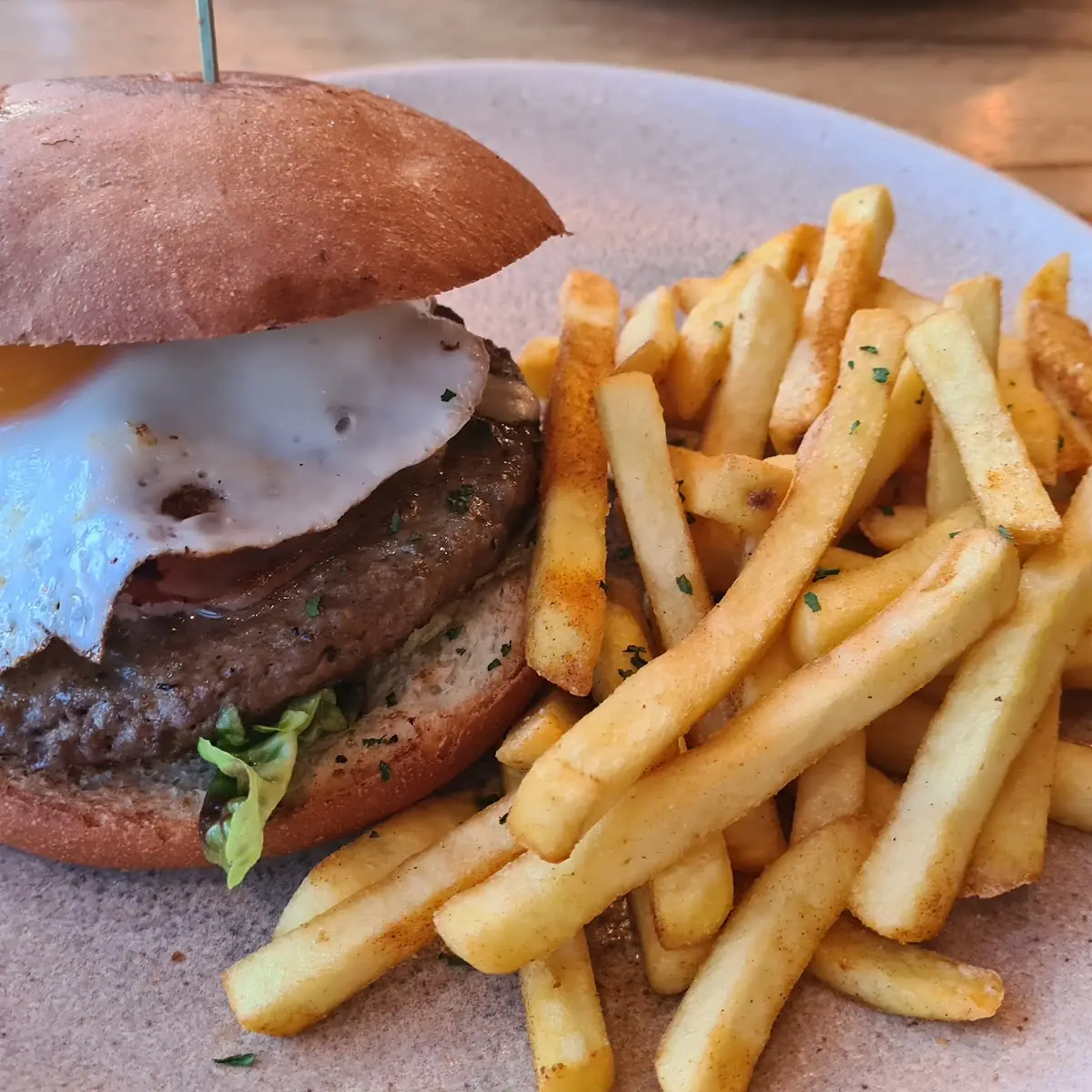 Burger Mit Pommes