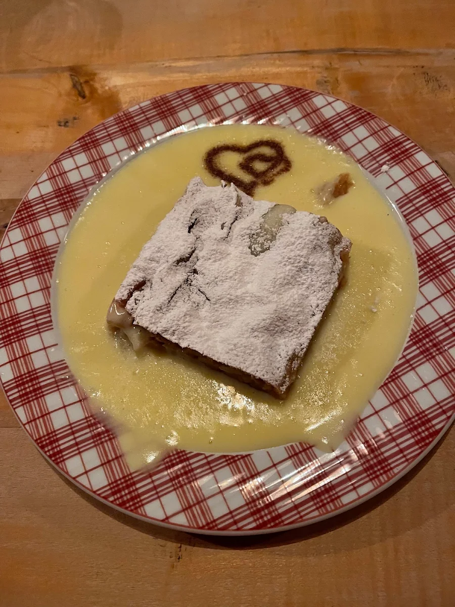 Apfelstrudel Mit Vanillesauce