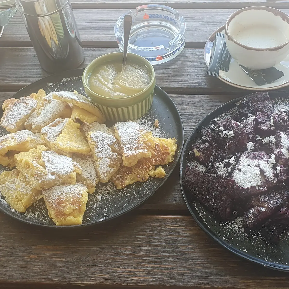 Kaiserschmarrn U Moosbeerschmarrn