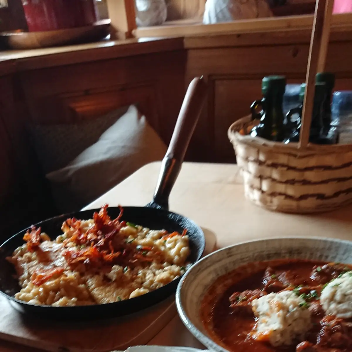 Käsespätzle Und Rindergulasch