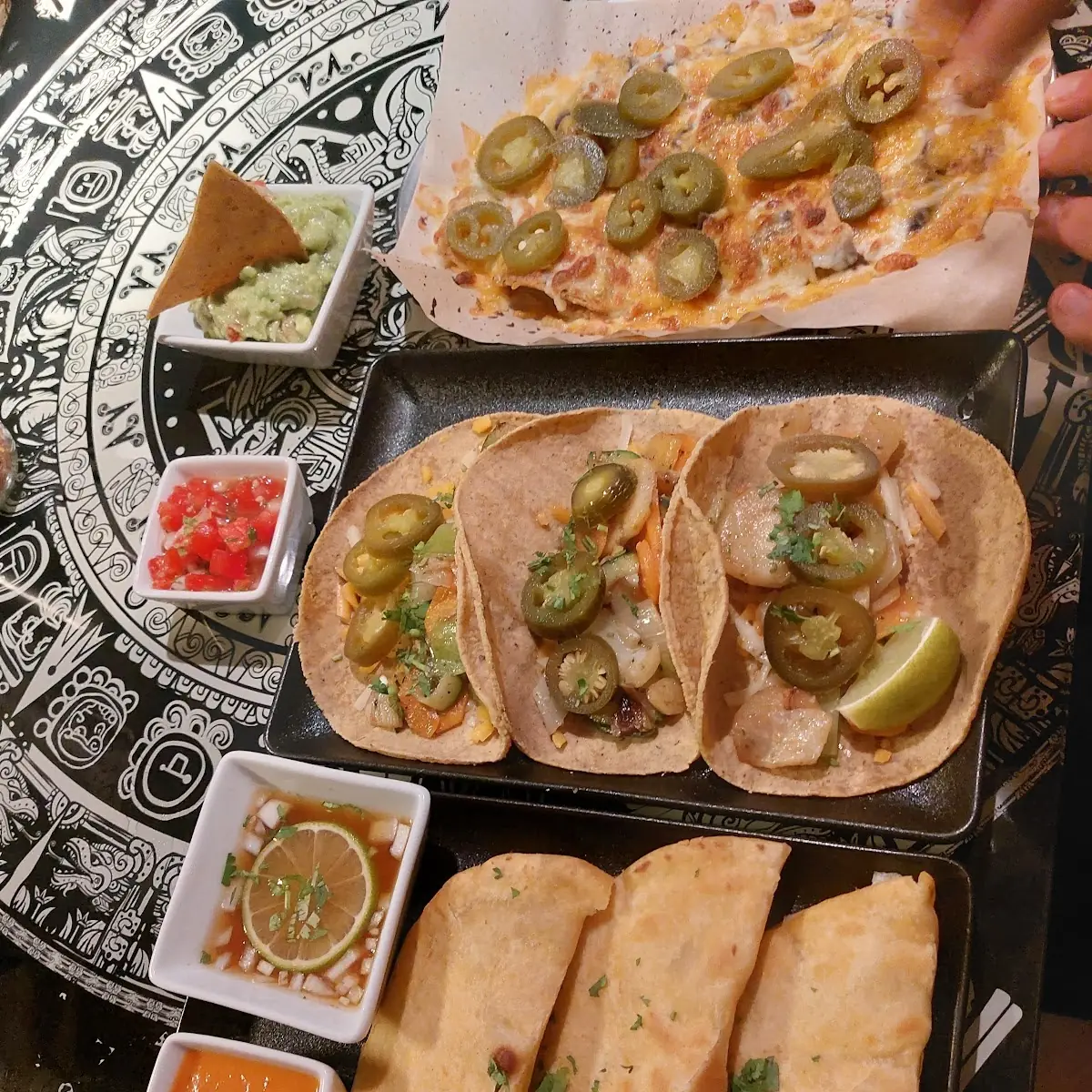 Tacos De Maiz & Tacos De Birria & Nachos & Guacemole
