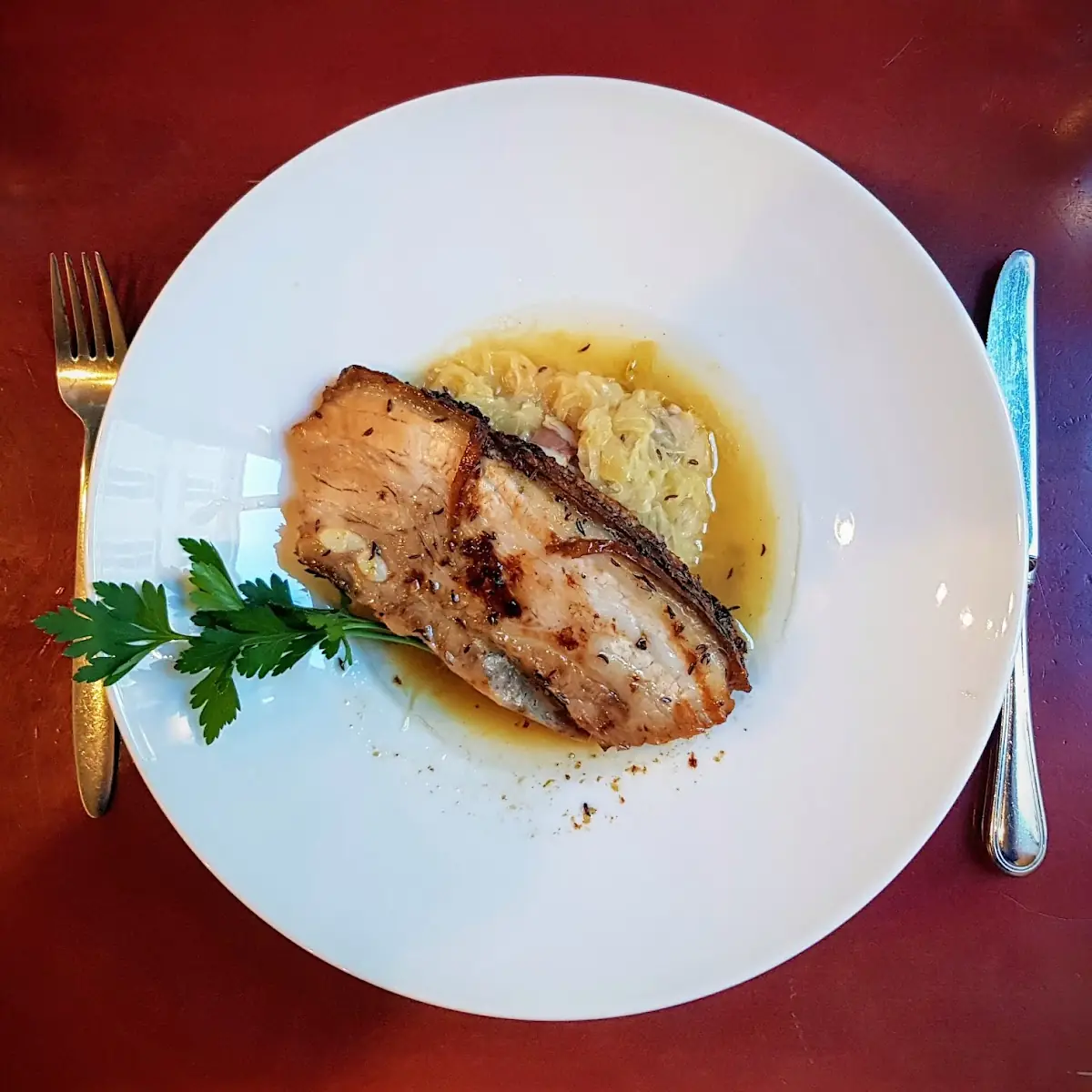 Knuspriger Schweinsbraten