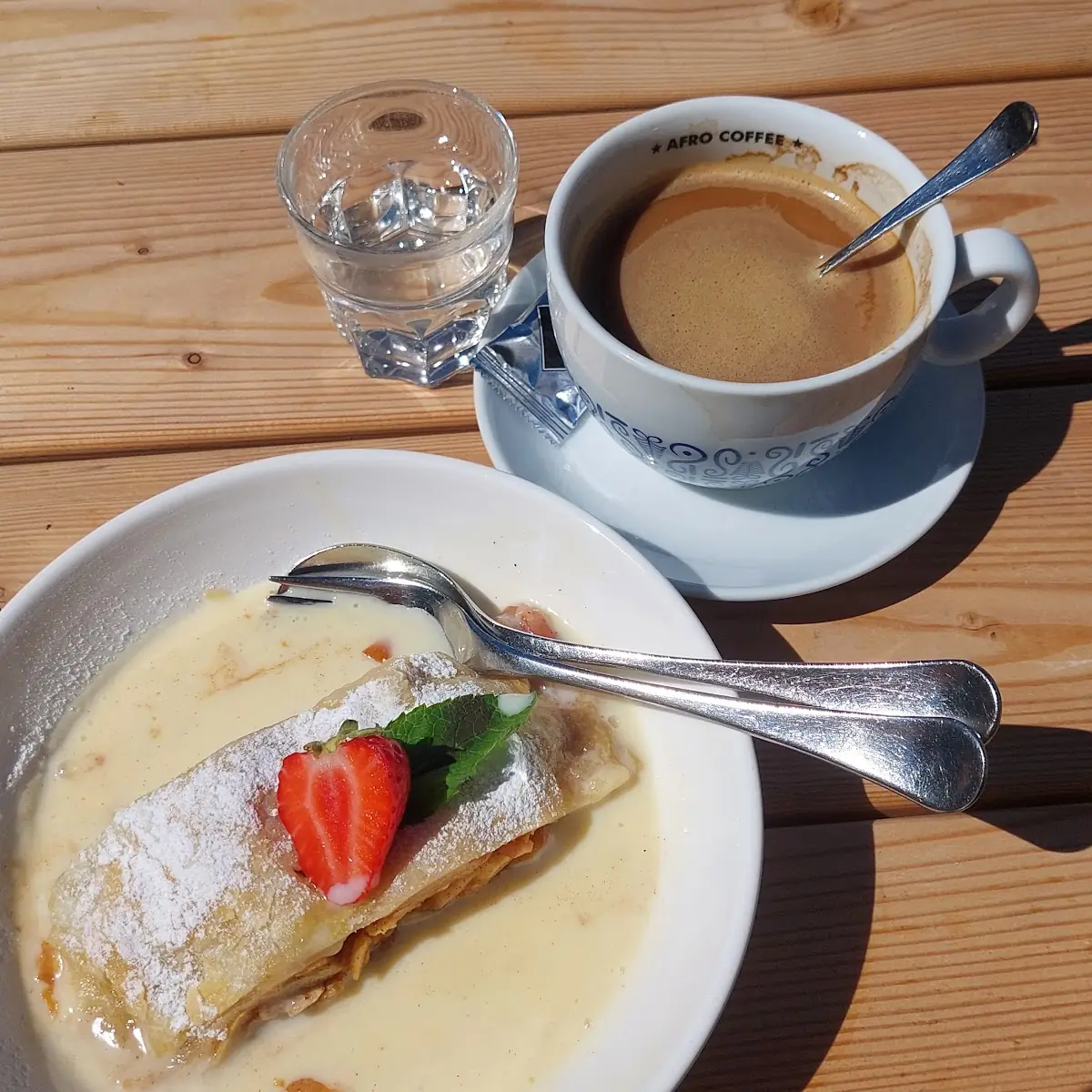 Apfelstrudel Mit Vanillesauce