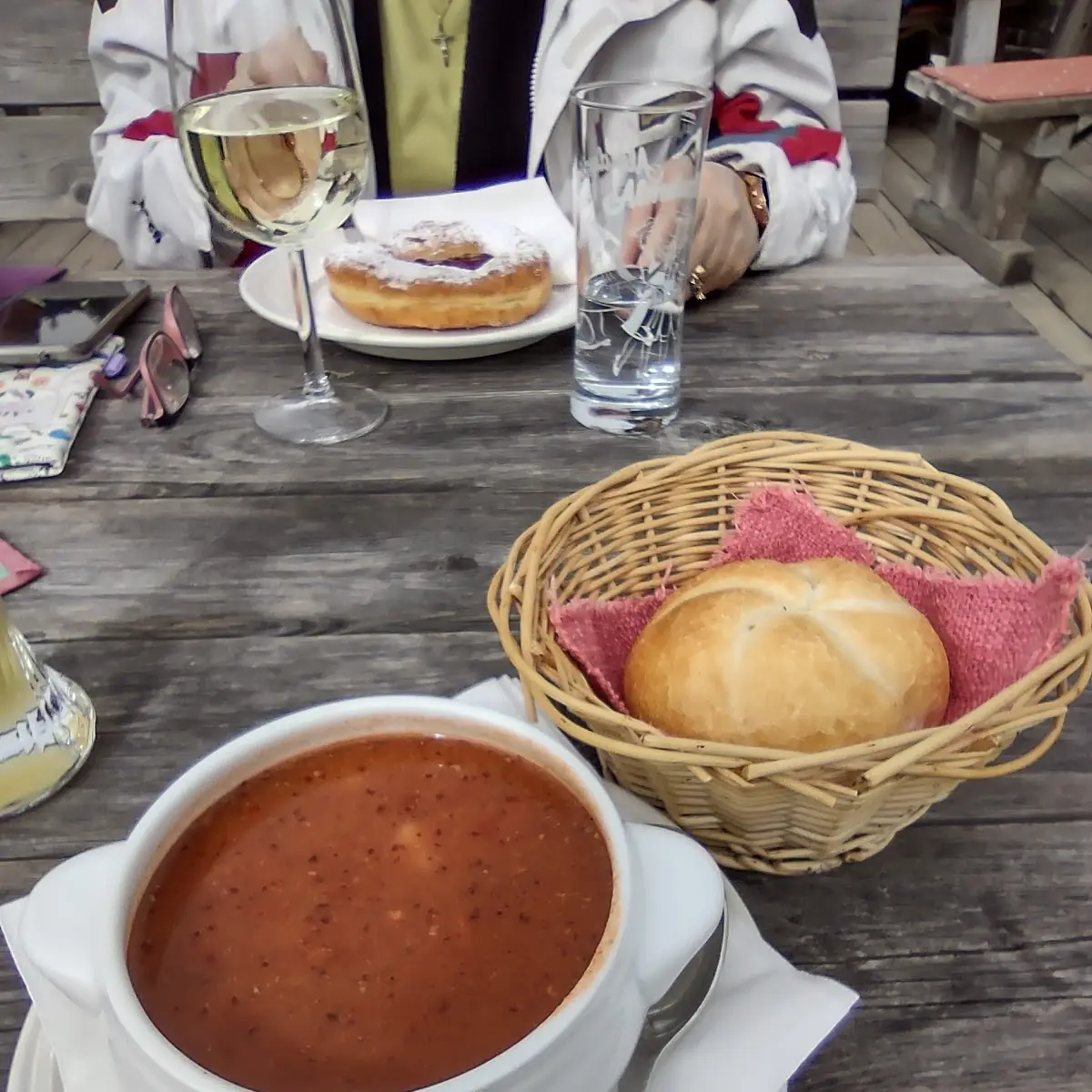 Gulaschsuppe Mit Brot