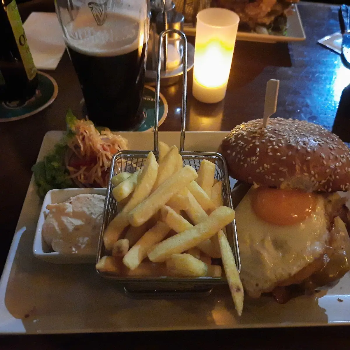 Burger Mit Bacon Egg Und Cheese