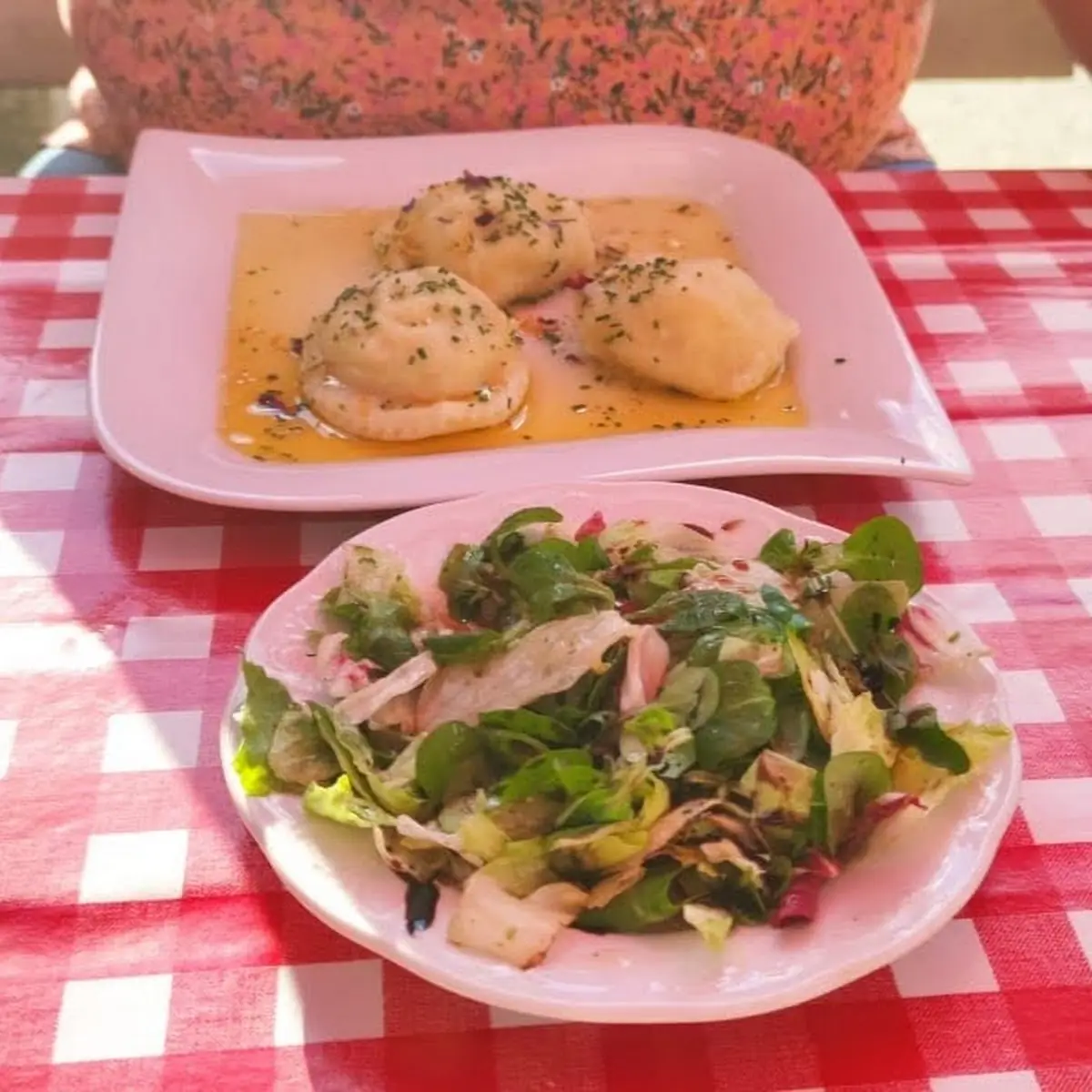 Häferlkaffee Und Topfentorte Mit Beerenspigel