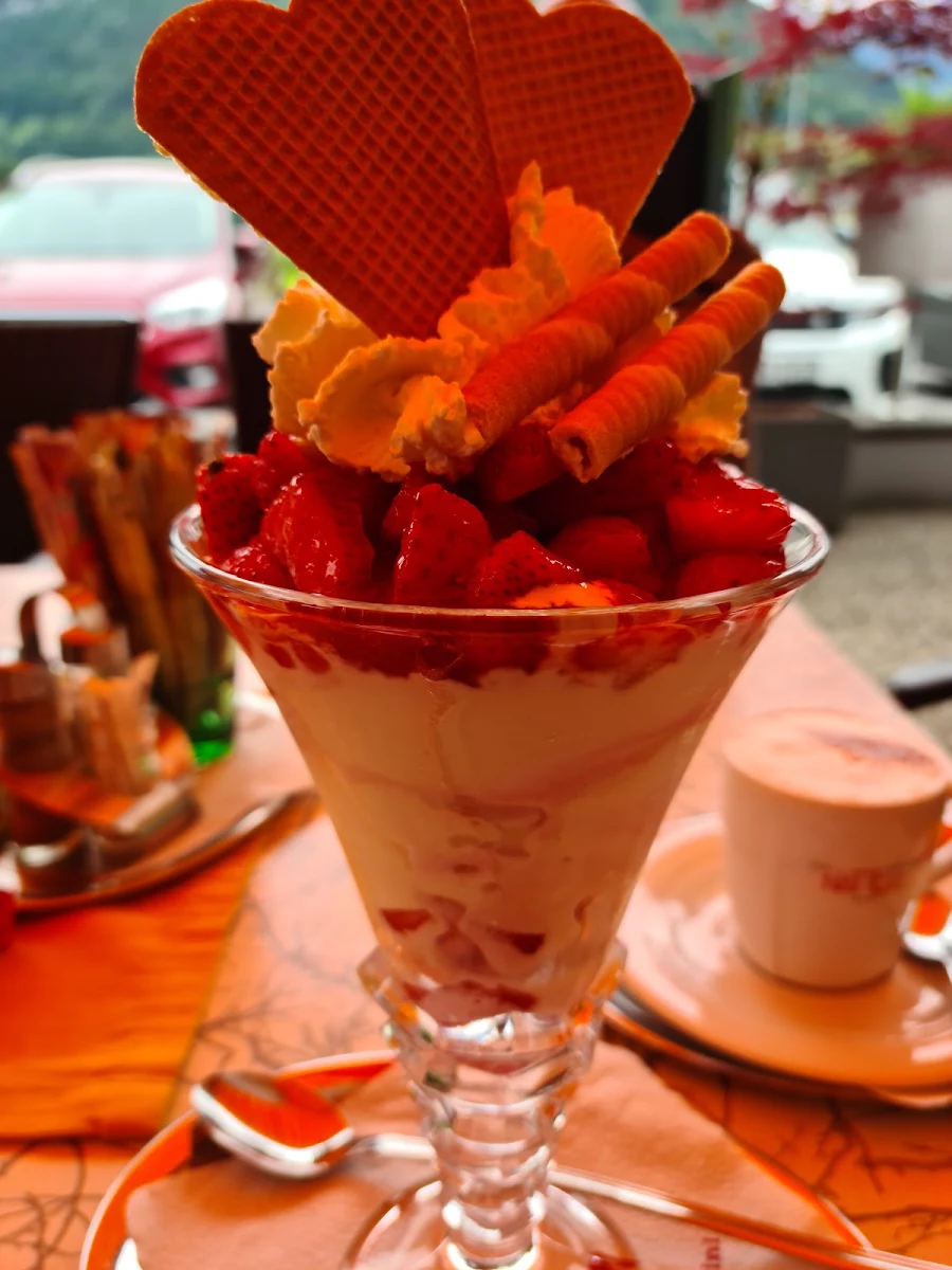 Erdbeerbecher