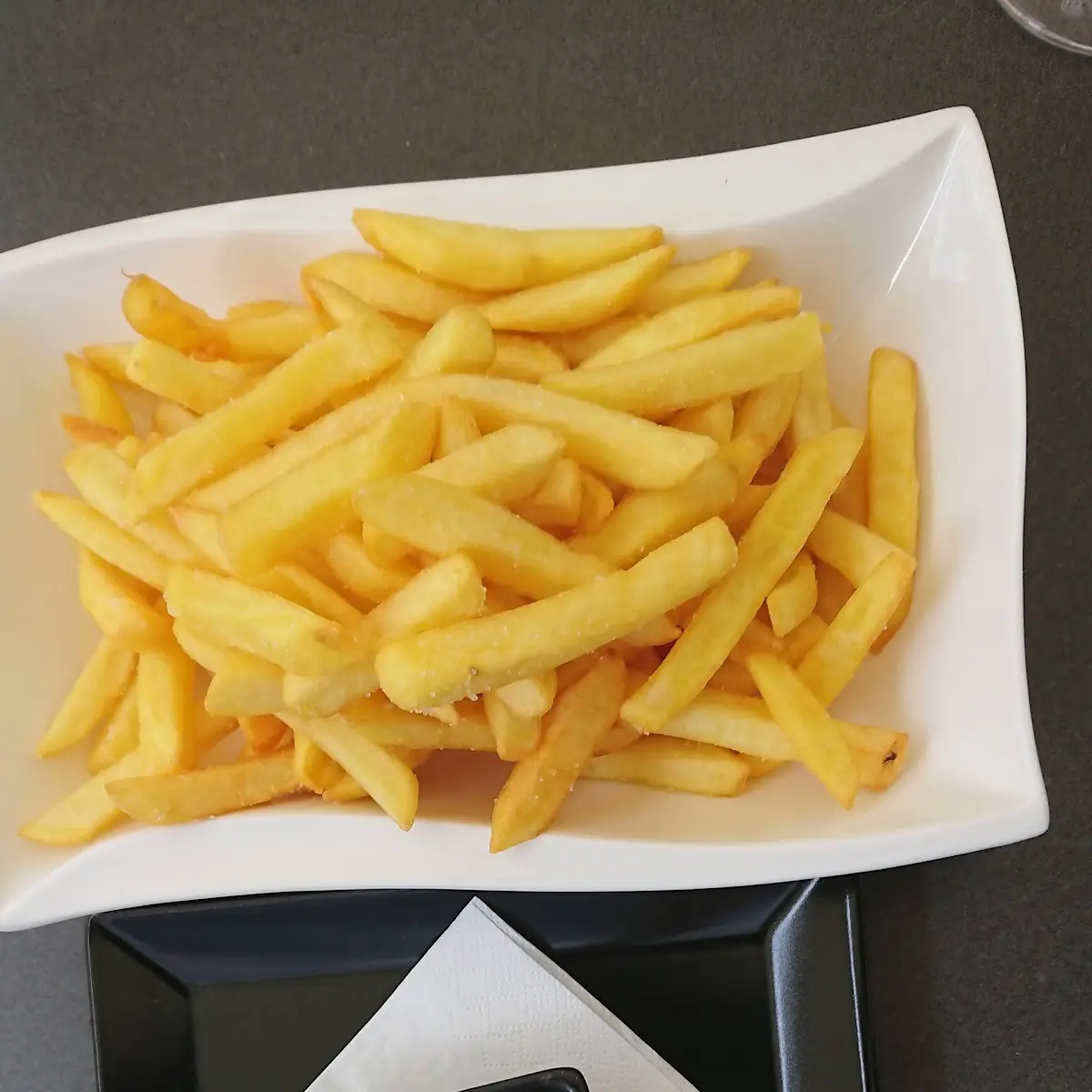 Pommes Mit Ketchup