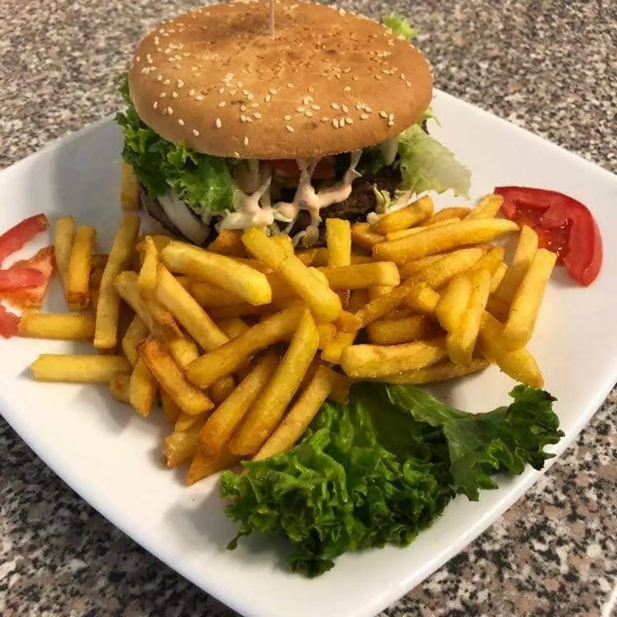 Burger Mit Pommes