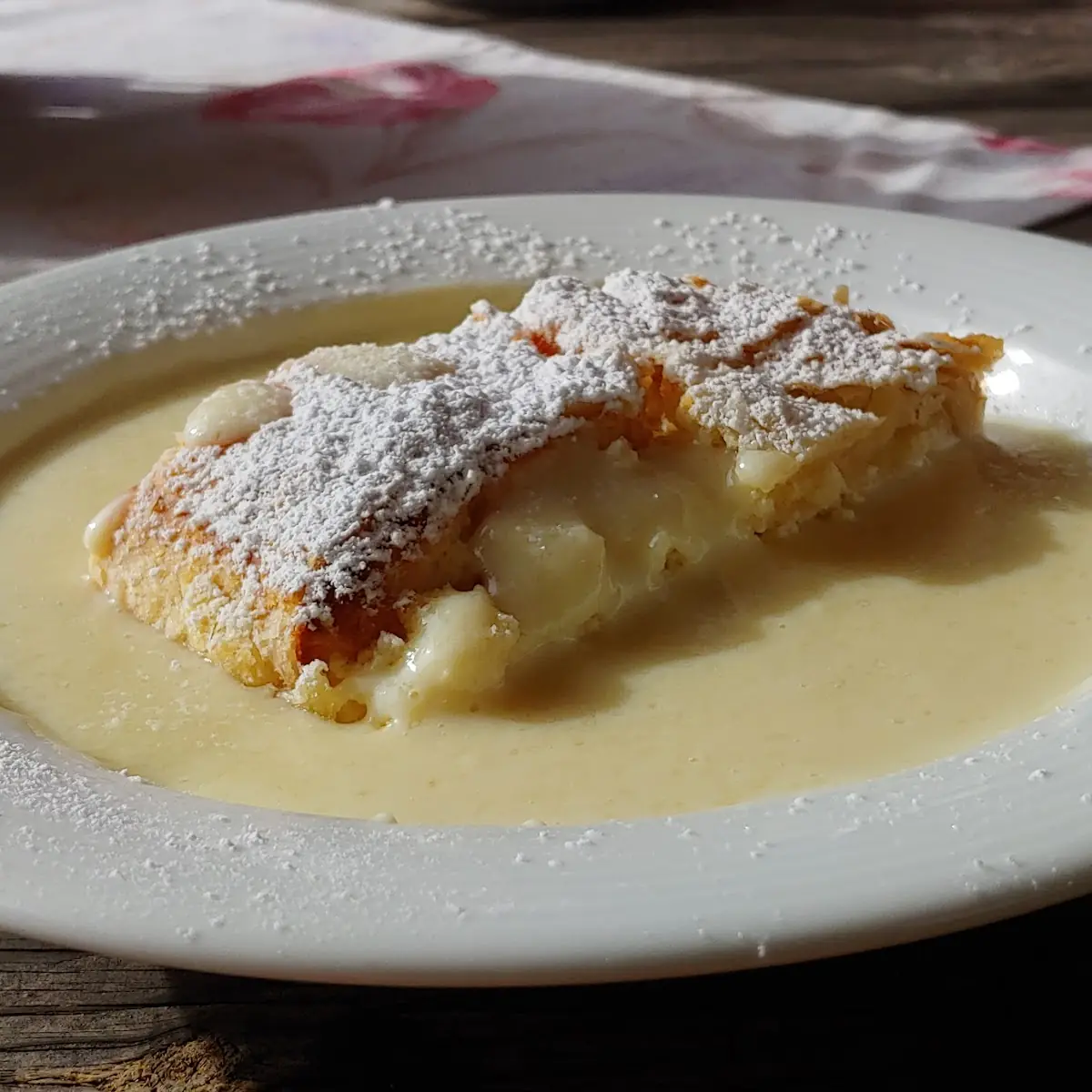 Topfenstrudel Mit Vanillesauce