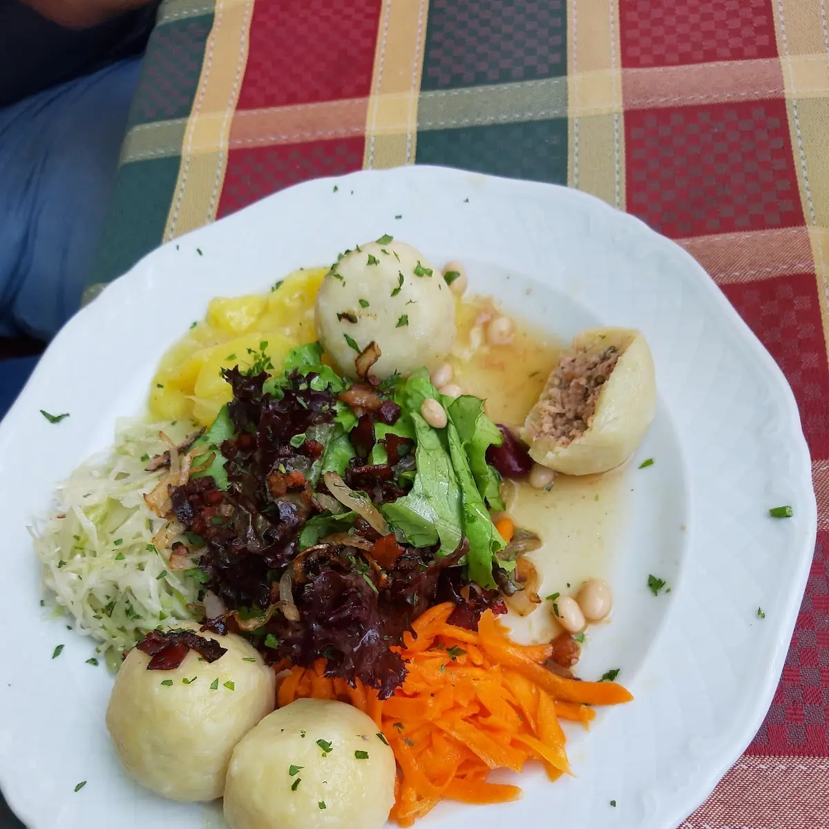 Salat Mit Hasche Knödel