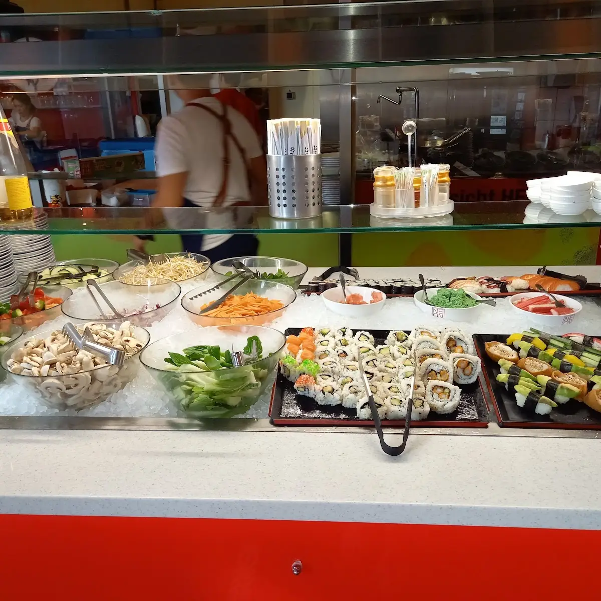 Sushi És Saláta