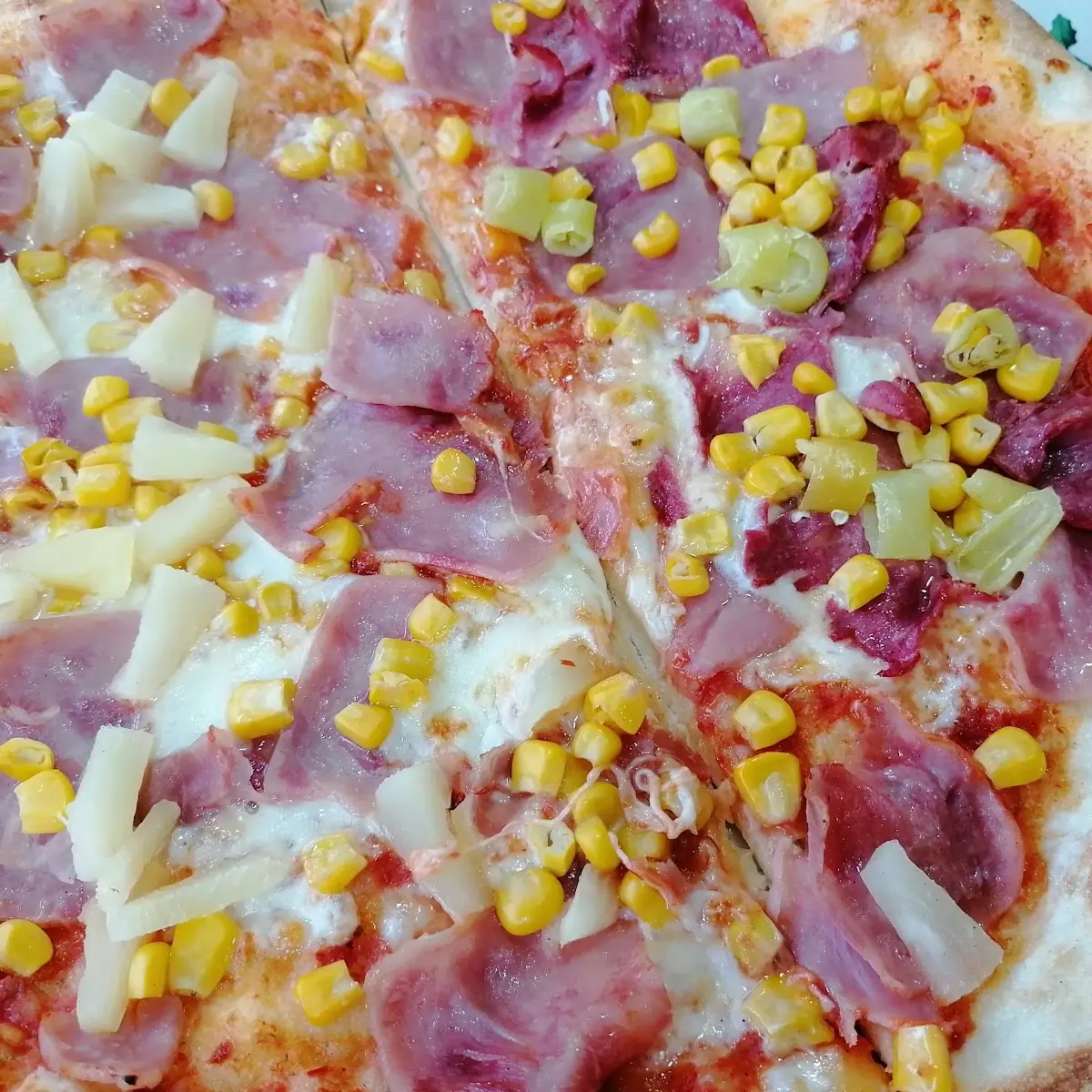 Pizza Hawaii Und Pizza Provenciale