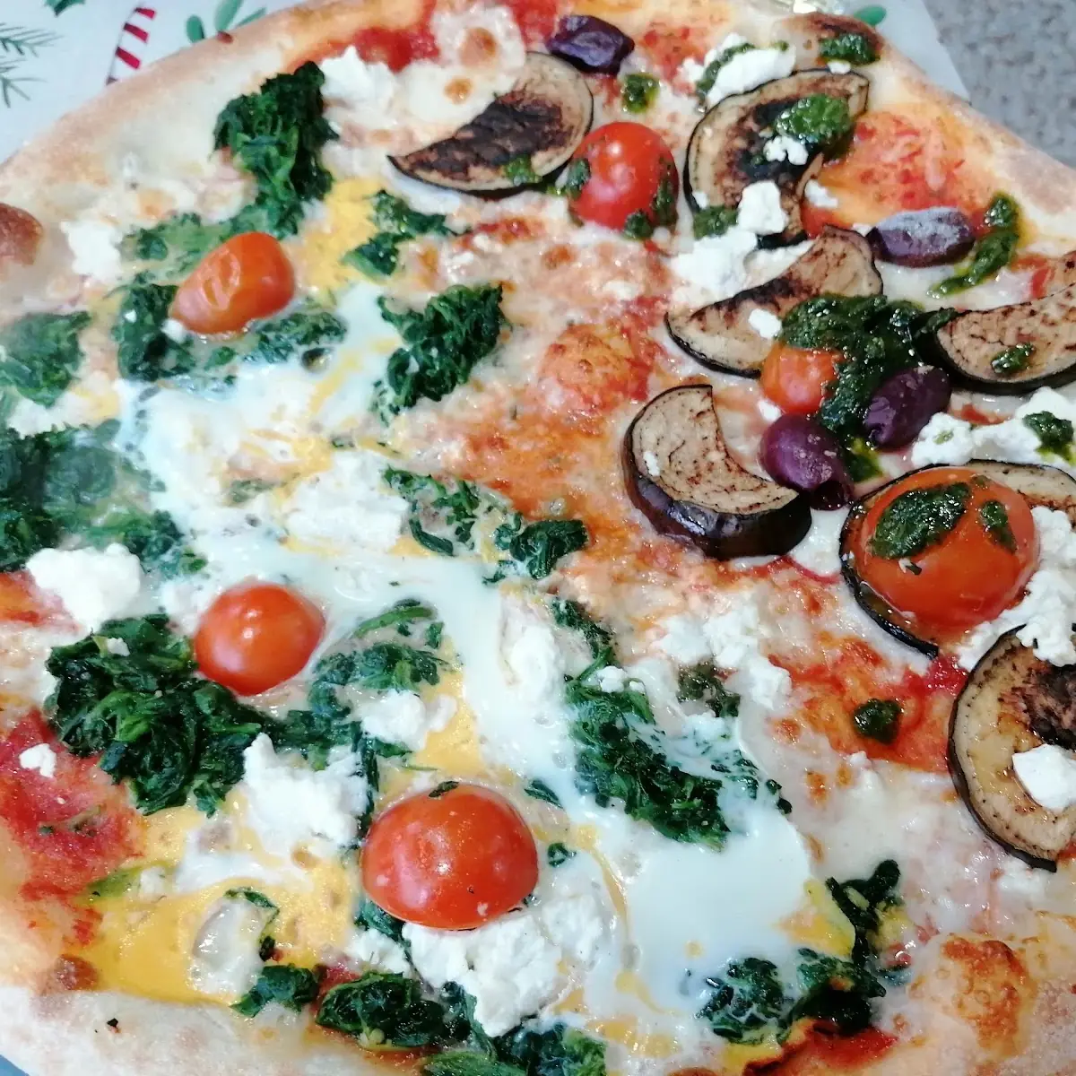 Pizza Vegetariana Und Pizza Spinaci