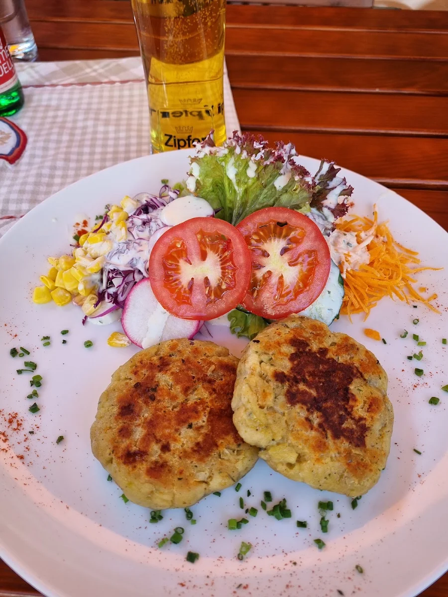 Kaspressknödel Mit Salat