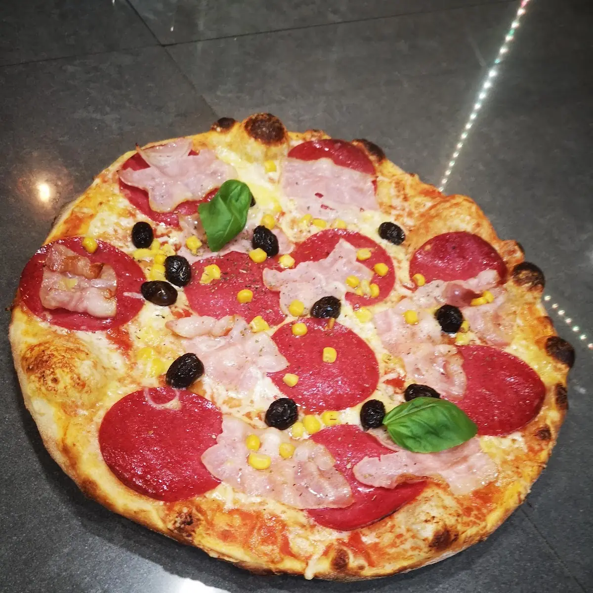 Salami Pizza