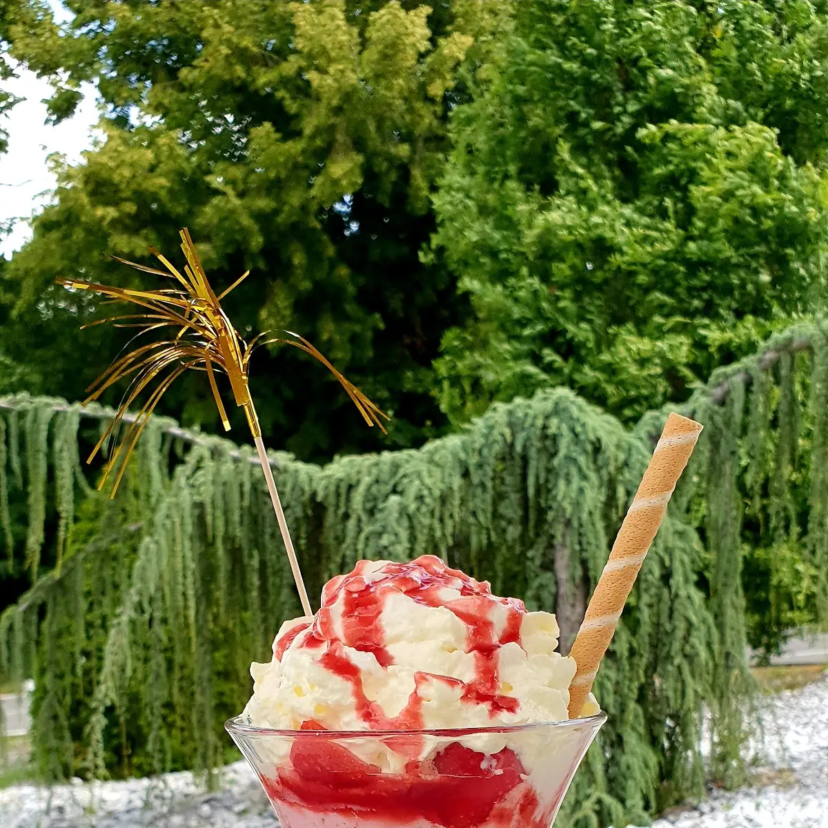 Erdbeer-becher