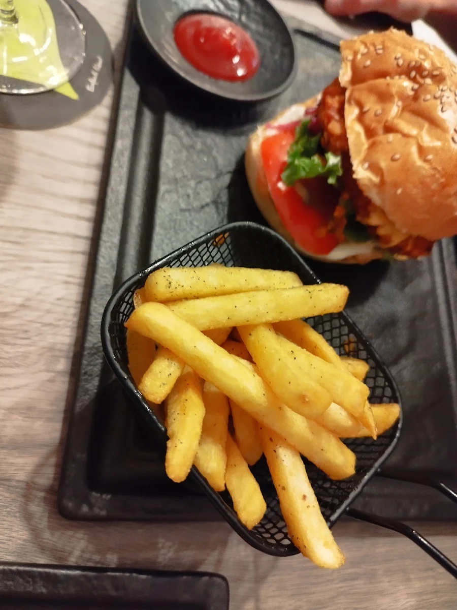 Pommes Und Mini Burger Chicken