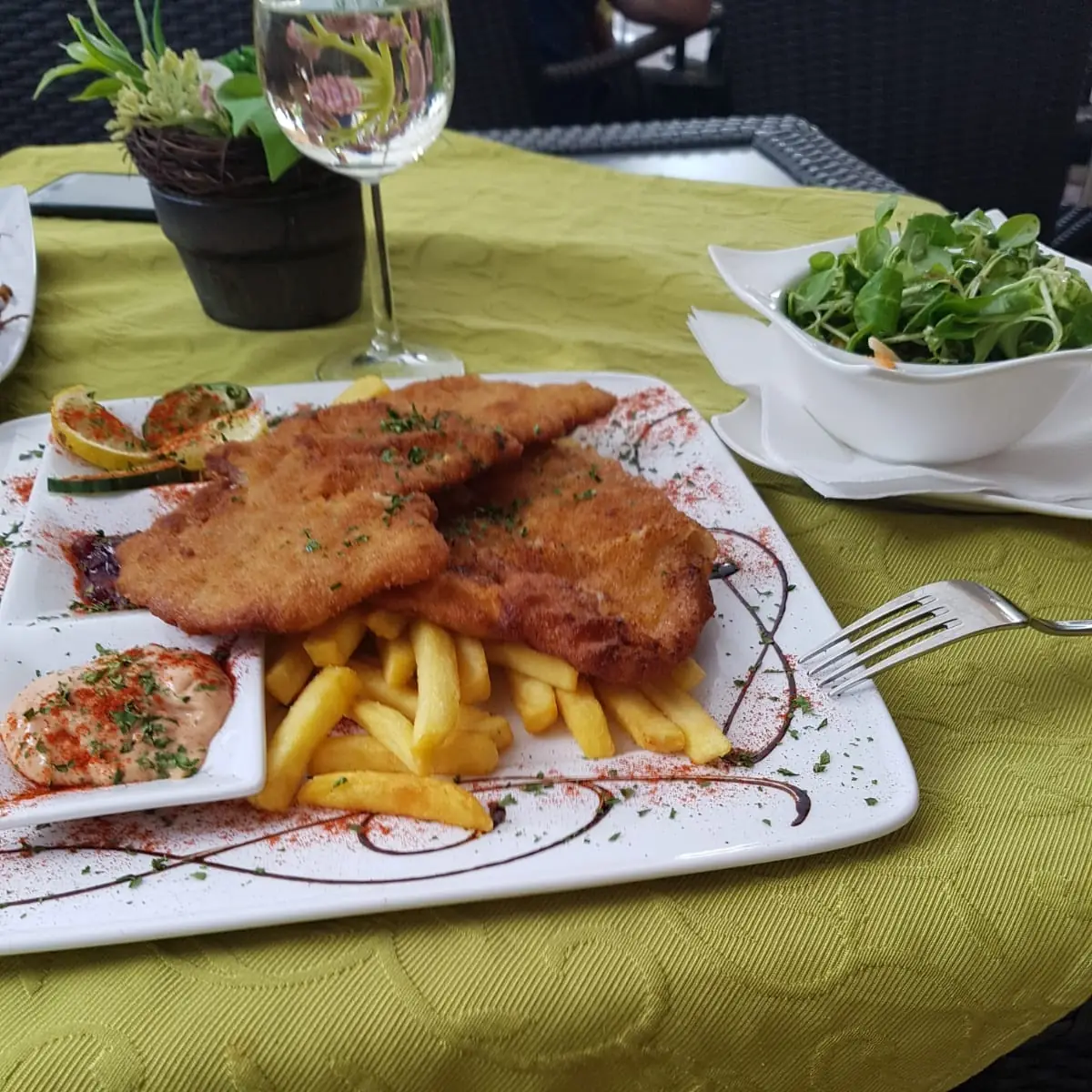 Pommes Mit Schnitzel
