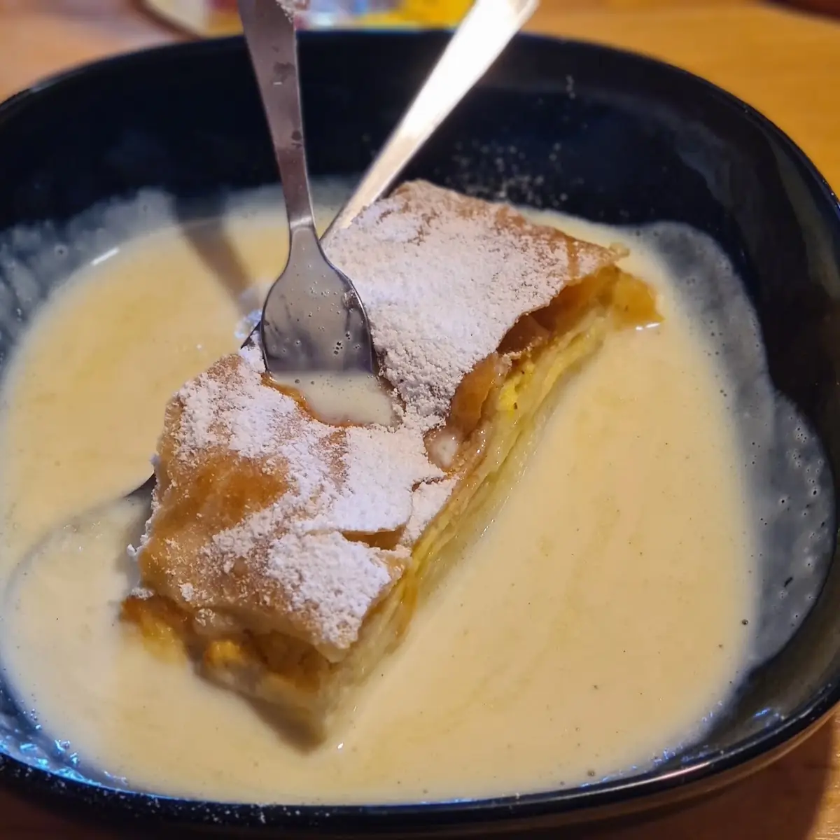 Topfenstrudel Mit Vanillesauce