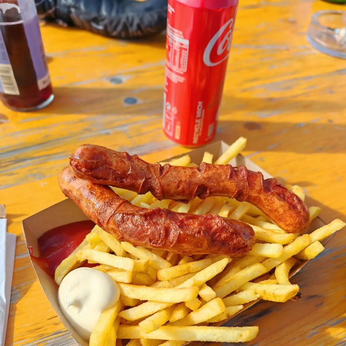 Grillwürstel Mit Pommes