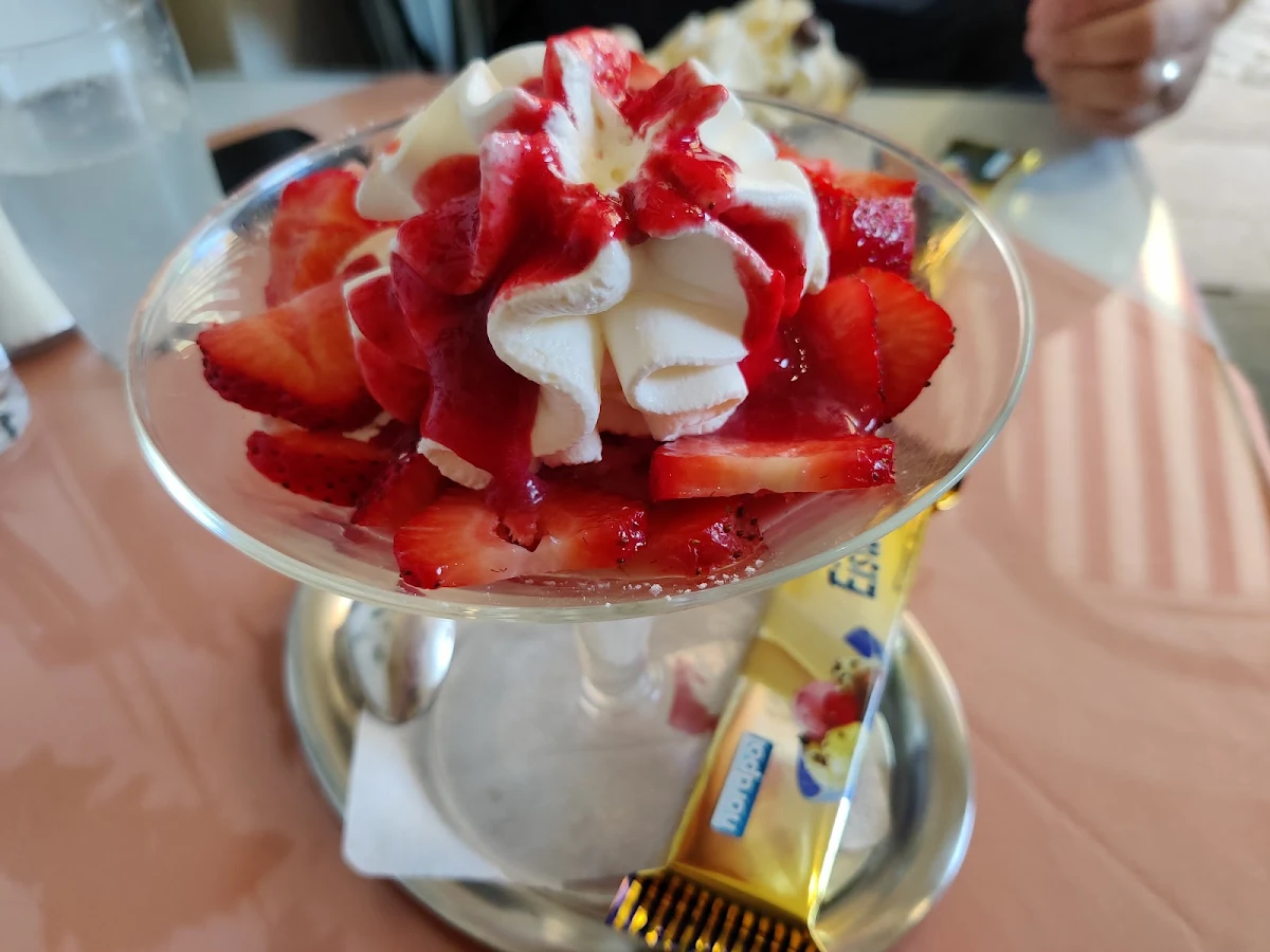 Erdbeerbecher
