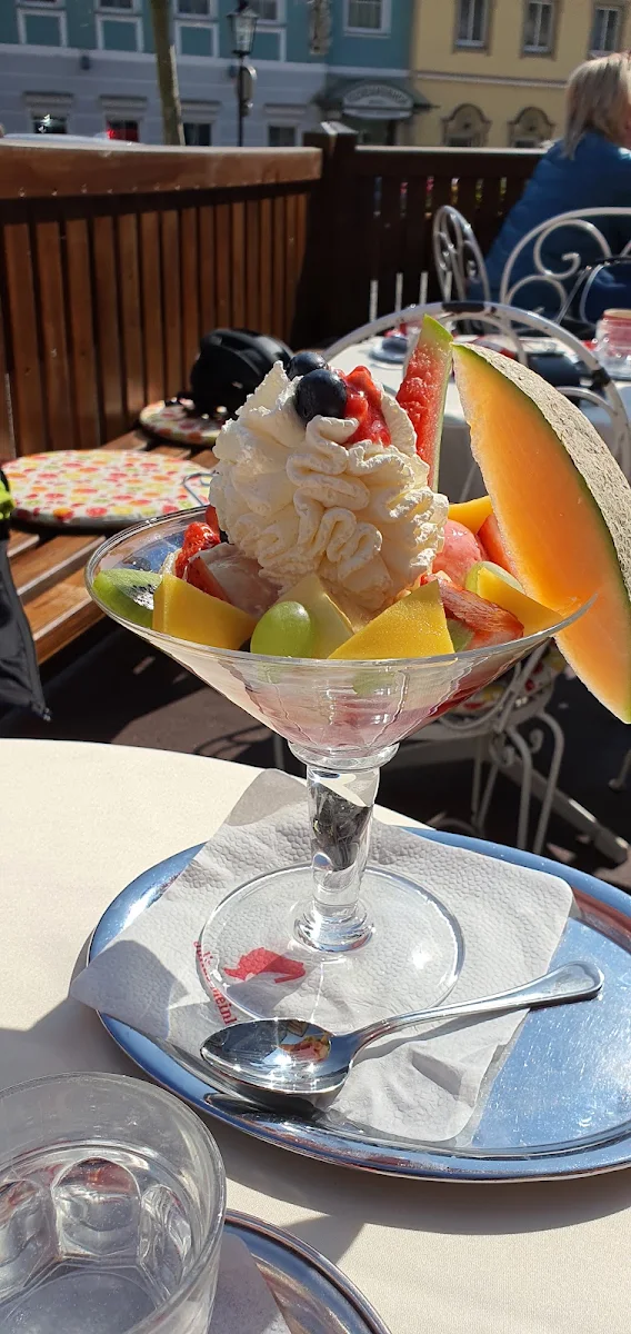 Früchteeisbecher
