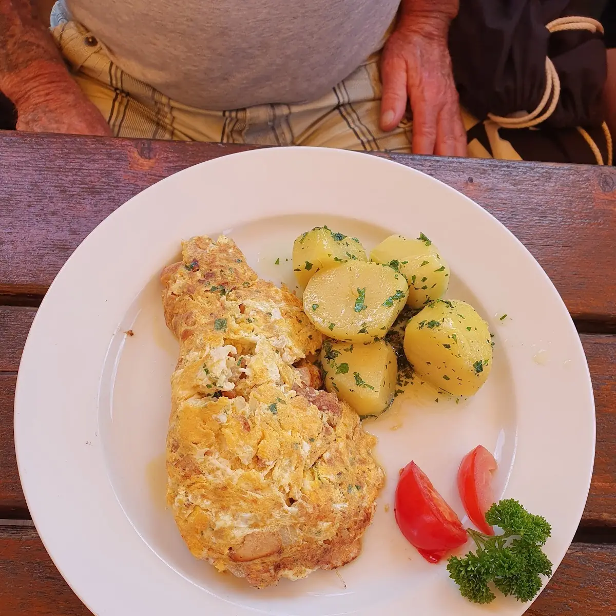 Eierschwämmerl Mit Rührei Und Kartoffeln