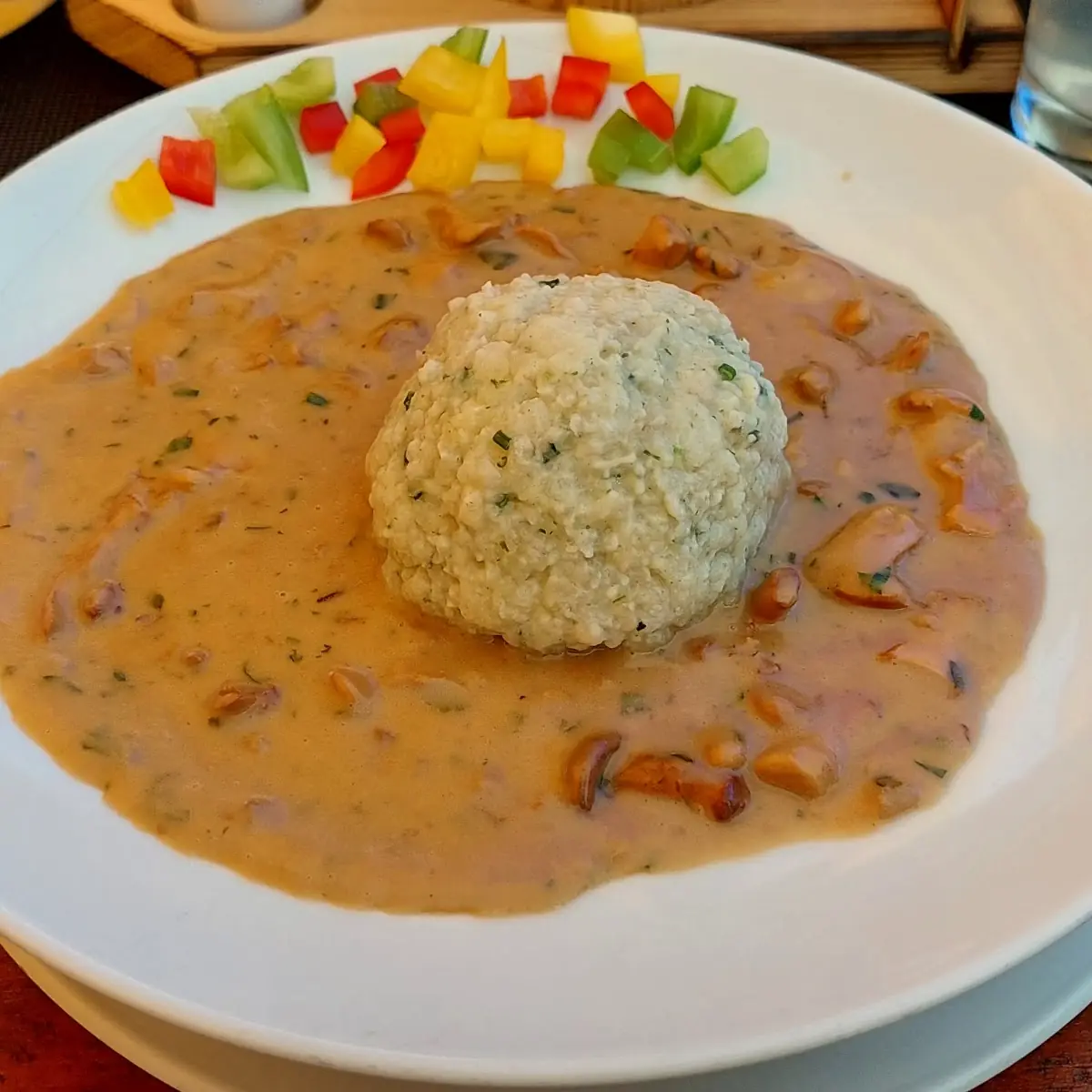 Schwammerlgulasch Mit Semmelknödel