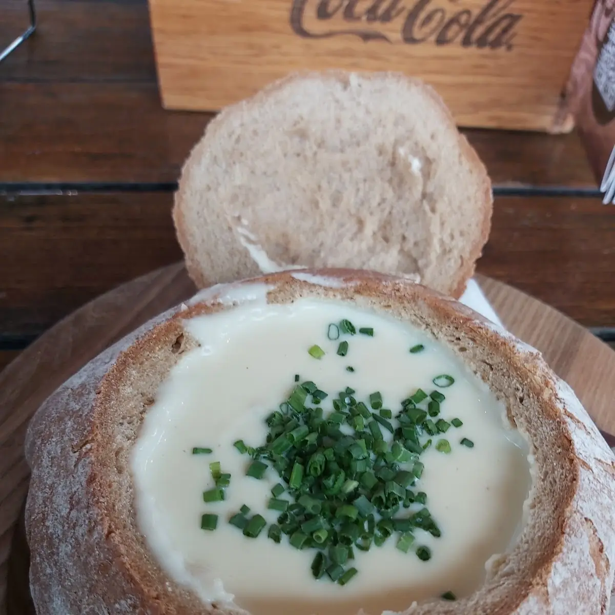 Knoblauchcremesuppe Im Brot