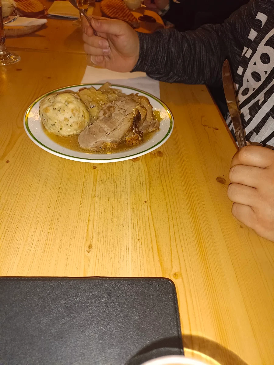 Schweinsbraten Mit Knödel