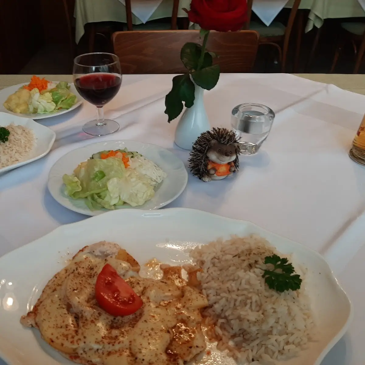 Pute Natur Mit Apfel Und Käse Überbacken Reis Und Gemischter Salat