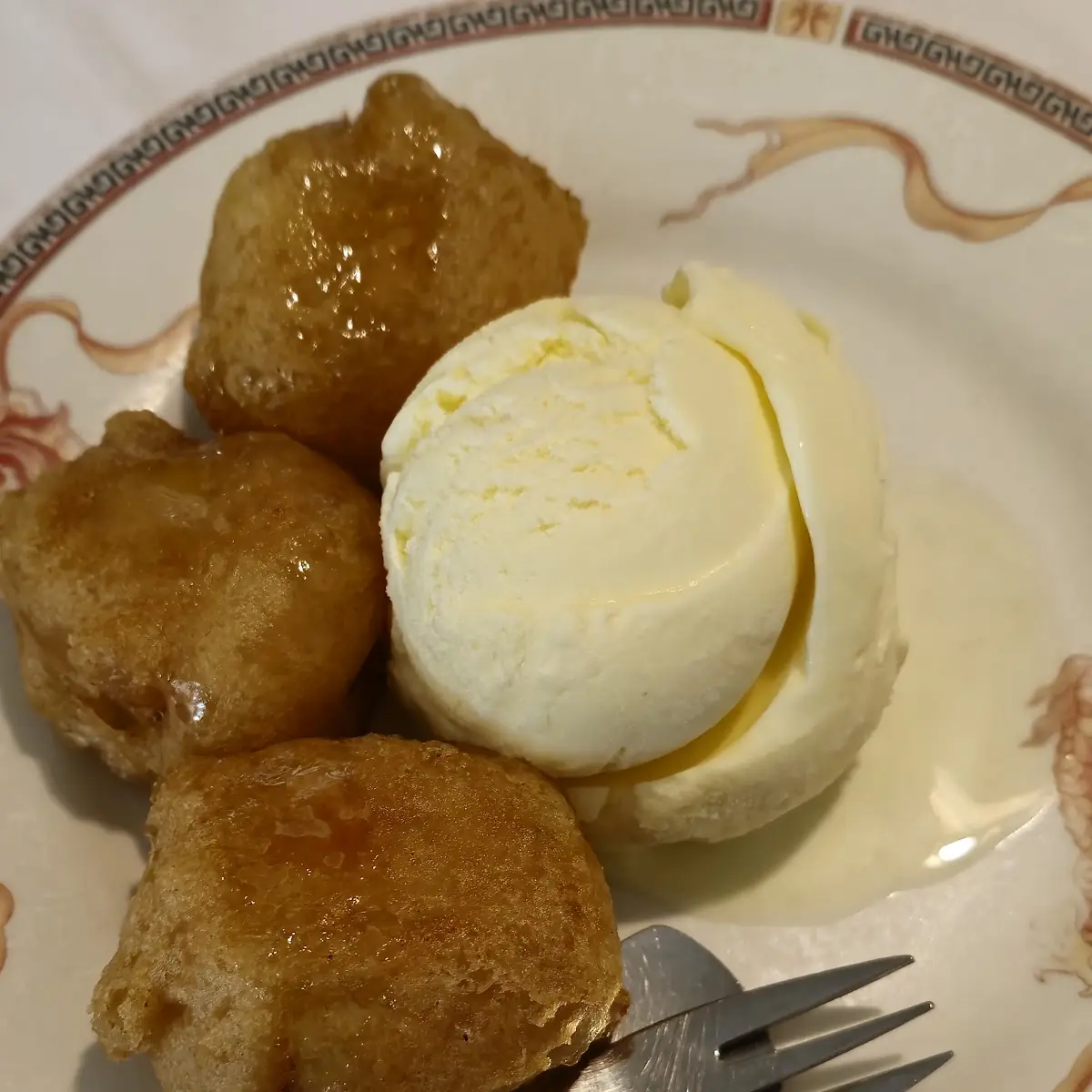 Gebackene Banane Mit Honig Und Eis