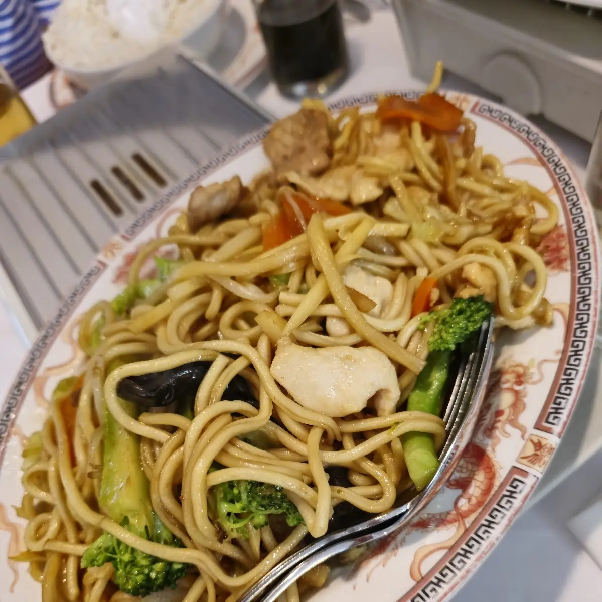 Gebratene Nudeln Mit Hühnchen