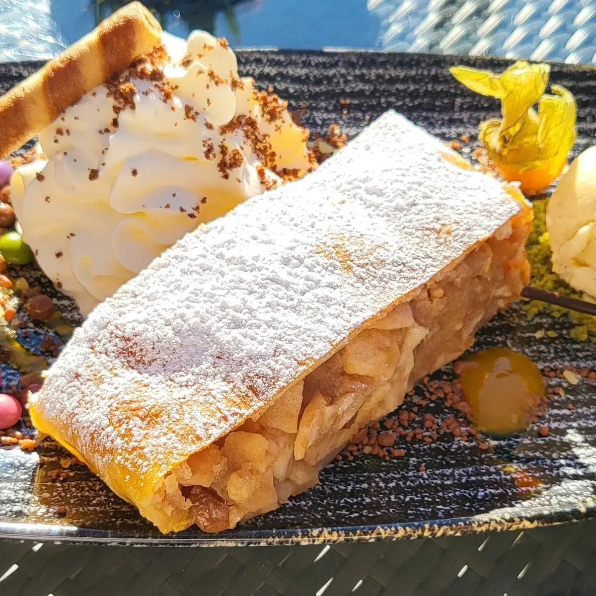 Warmer Apfelstrudel