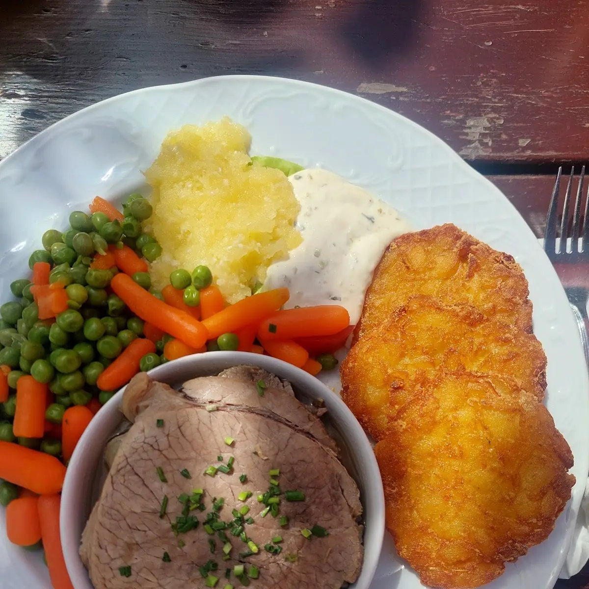 Gekochtes Rindfleisch M Versch Beilagen