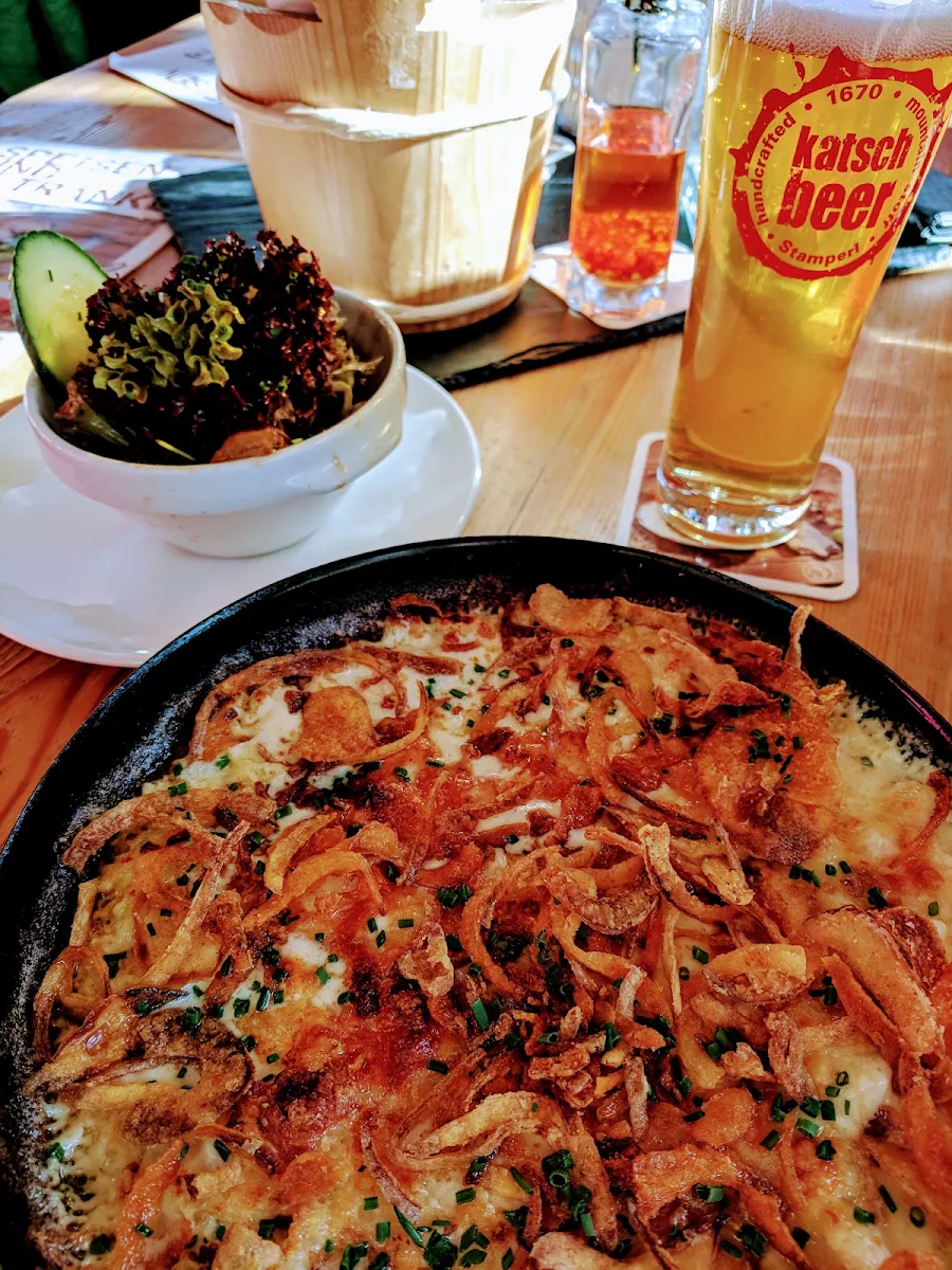 Kasnocken Mit Salat