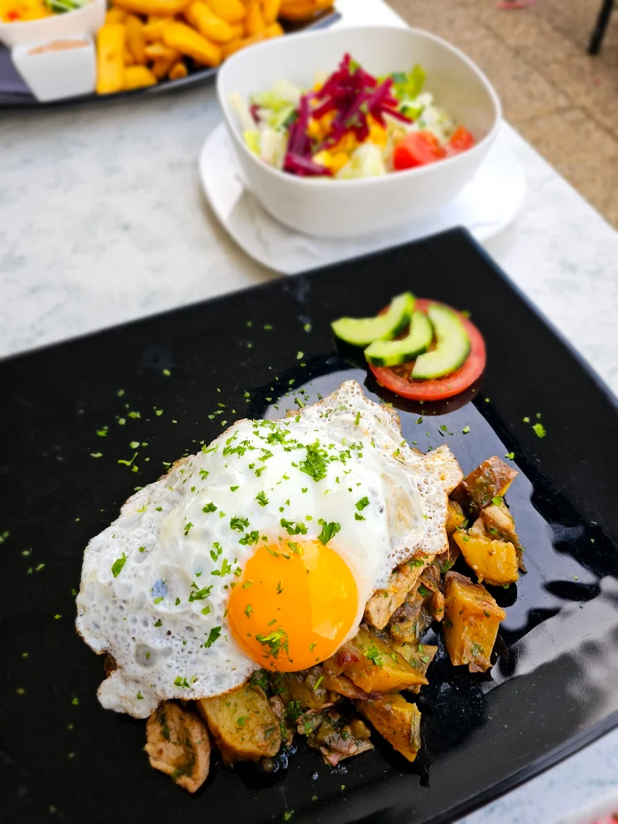 Angebot Des Hauses Bratkartoffeln Mit Spiegelei