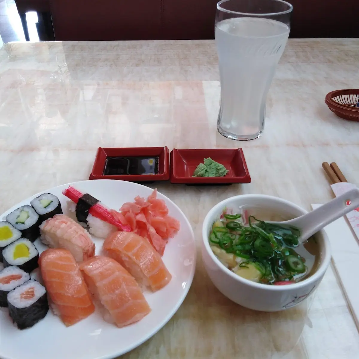 Sushi Maki Und Spargelsuppe