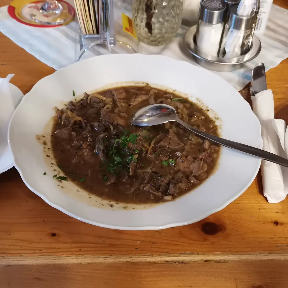 Geröstete Leber Mit Kartoffeln Und Gem Salat