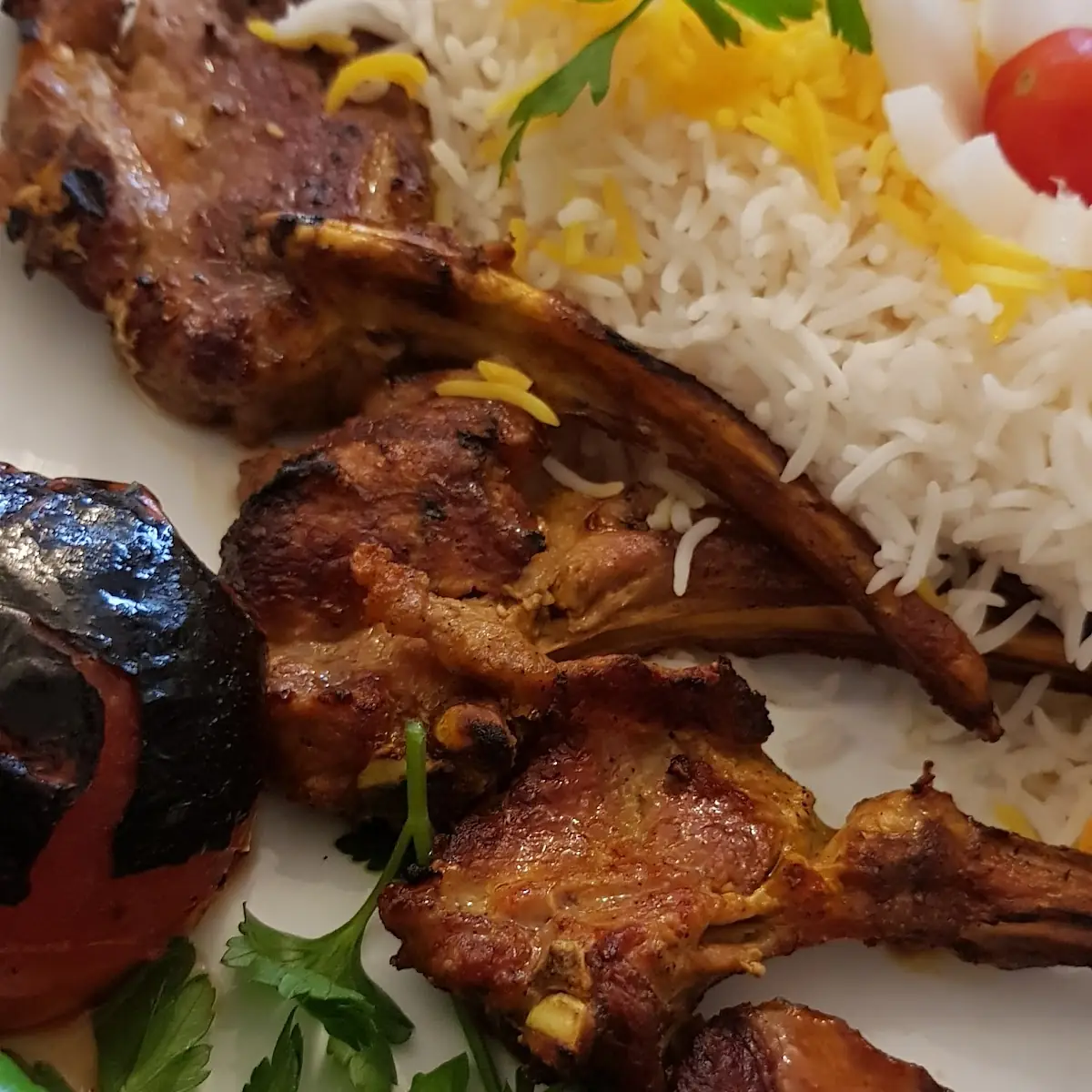 Djudjeh Kabab-mit Knochen