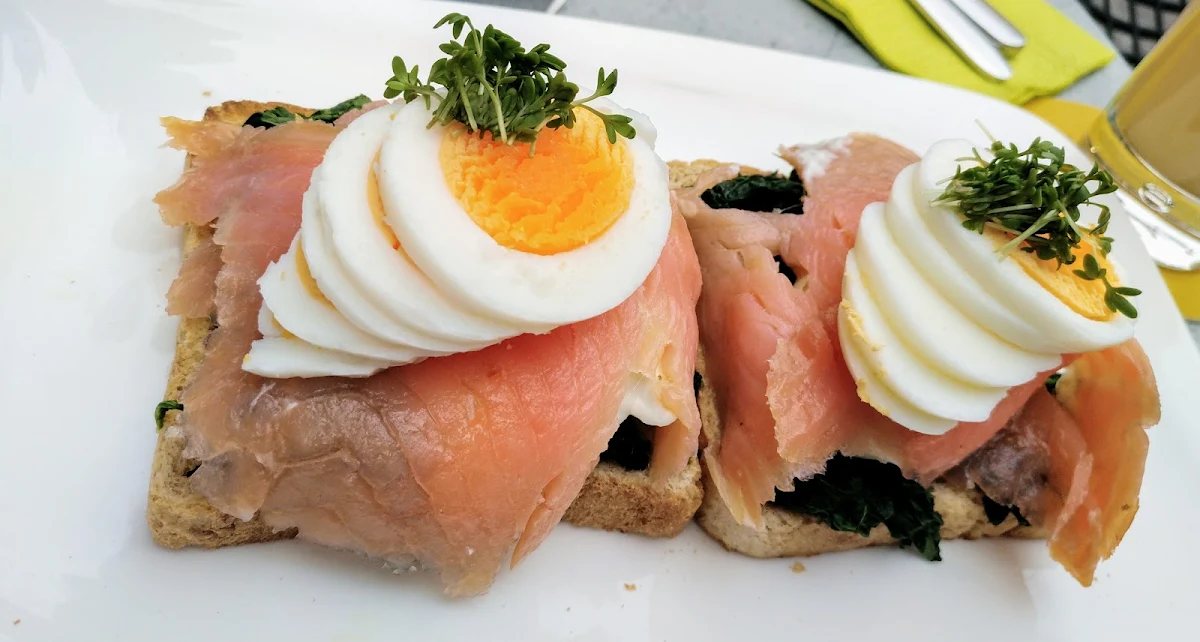 Vollkorntoast Mit Frischkäse Und Lachs