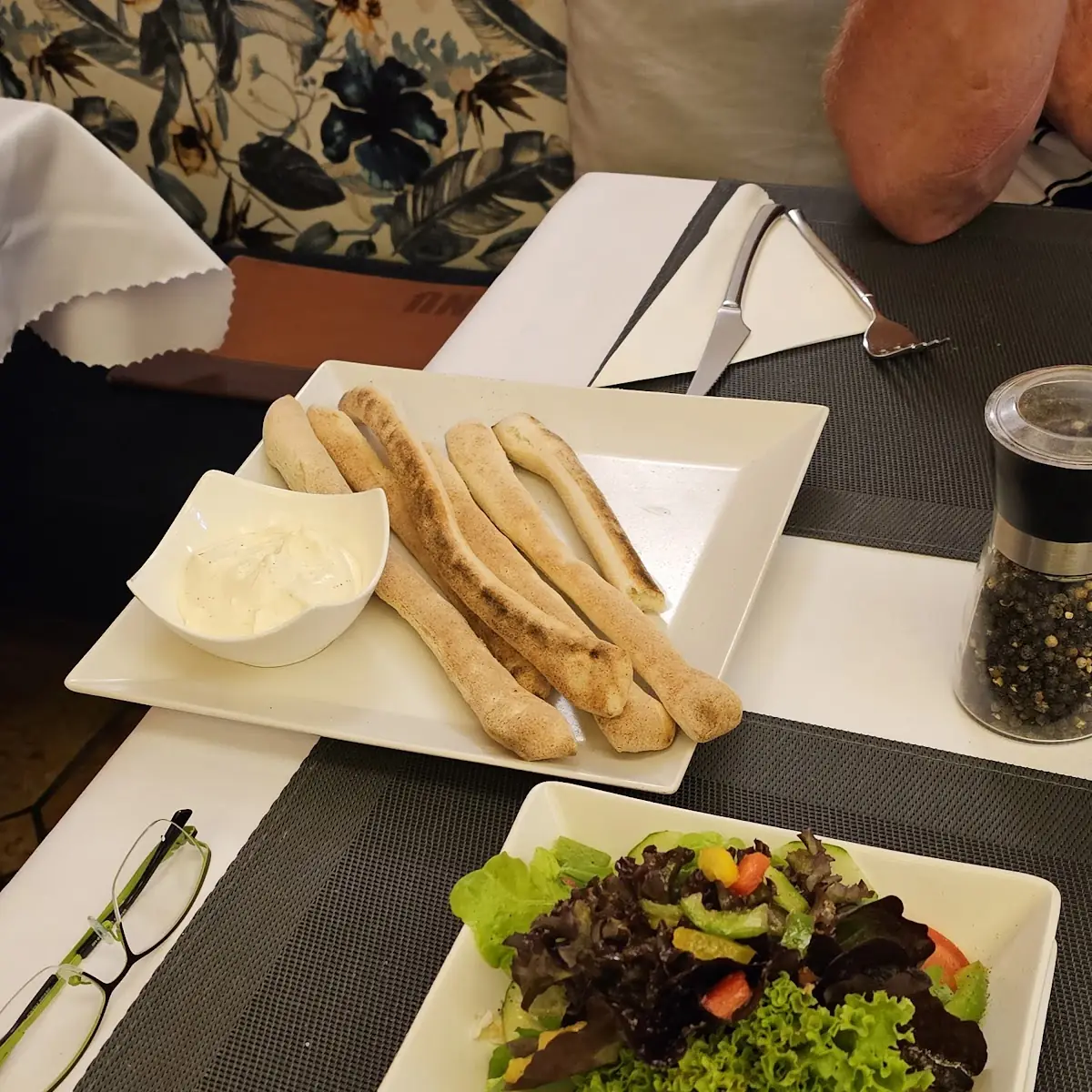 Beilagensalat Klein Und Pizzastangerl
