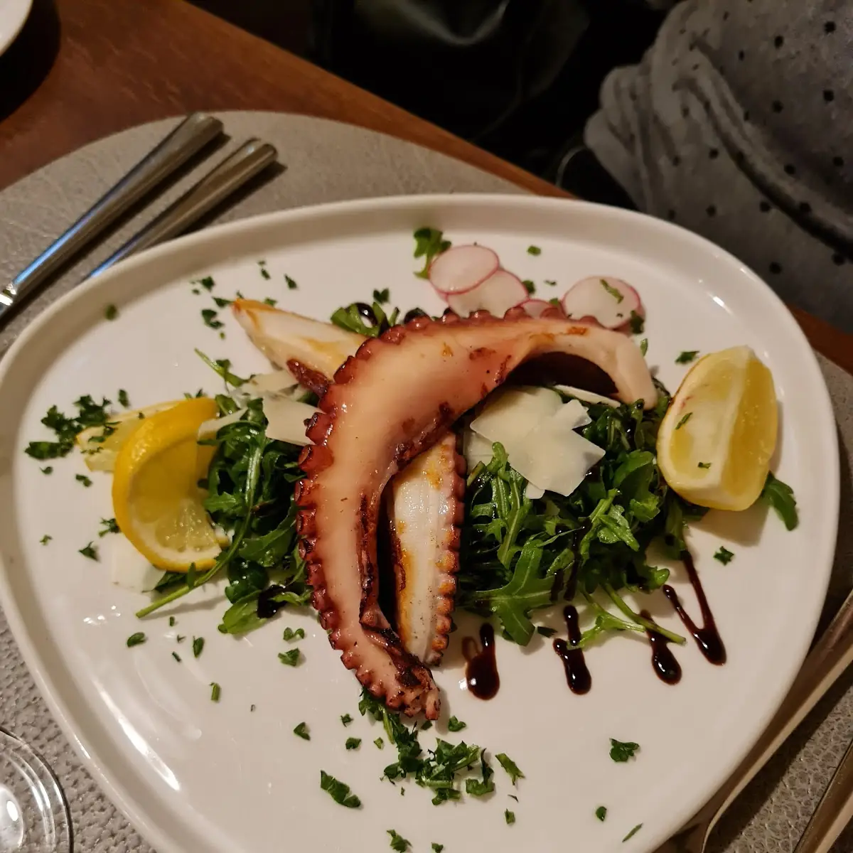 Octopus Gebraten Auf Rucola