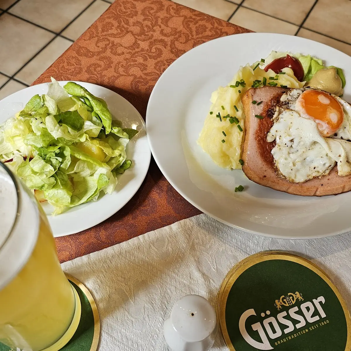 Leberkäse Mit Spiegeleier Und Kartoffelpüree