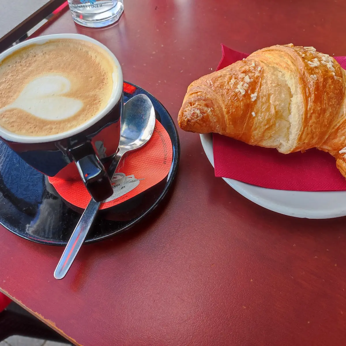 Cappuccino Und Vanille Kipferl